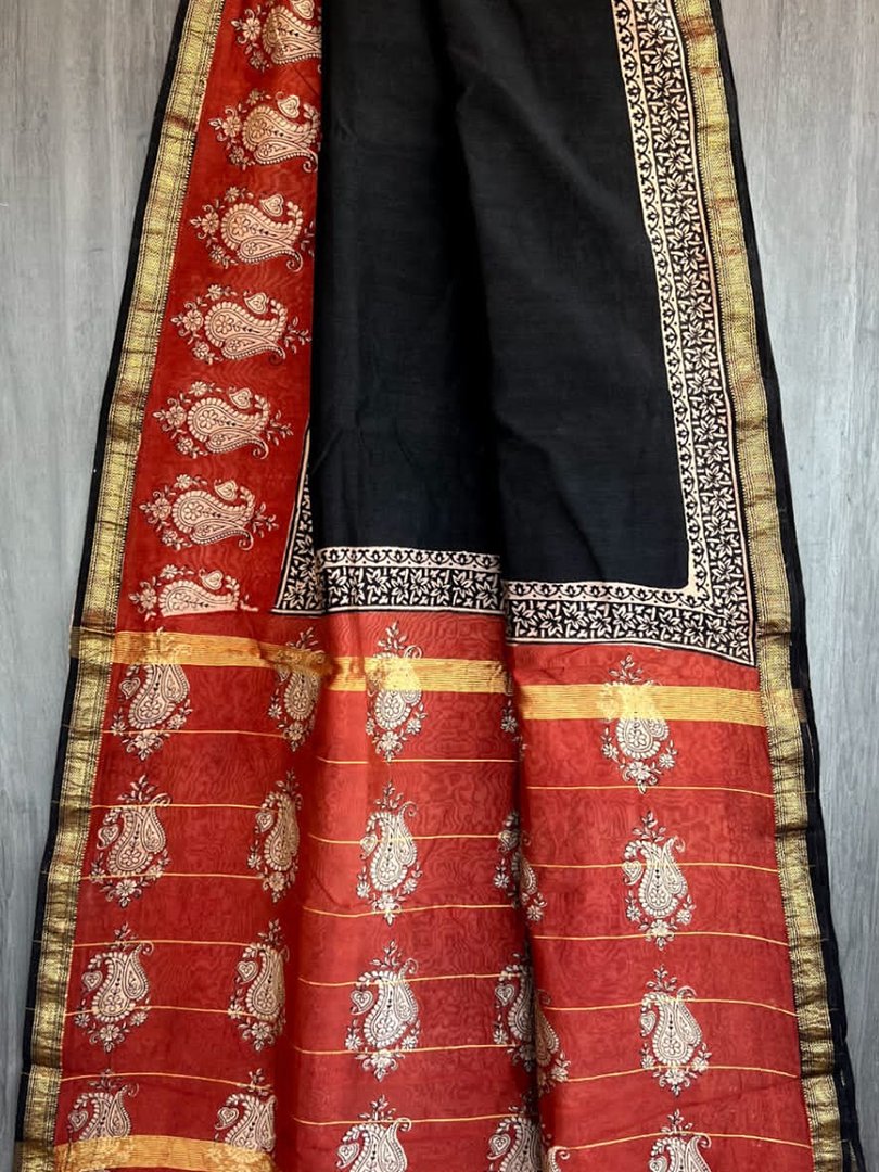 Black & Rust Red Maheshwari Silk Saree with Zari Border and Paisley Weave (5.5m + 1m Blouse)