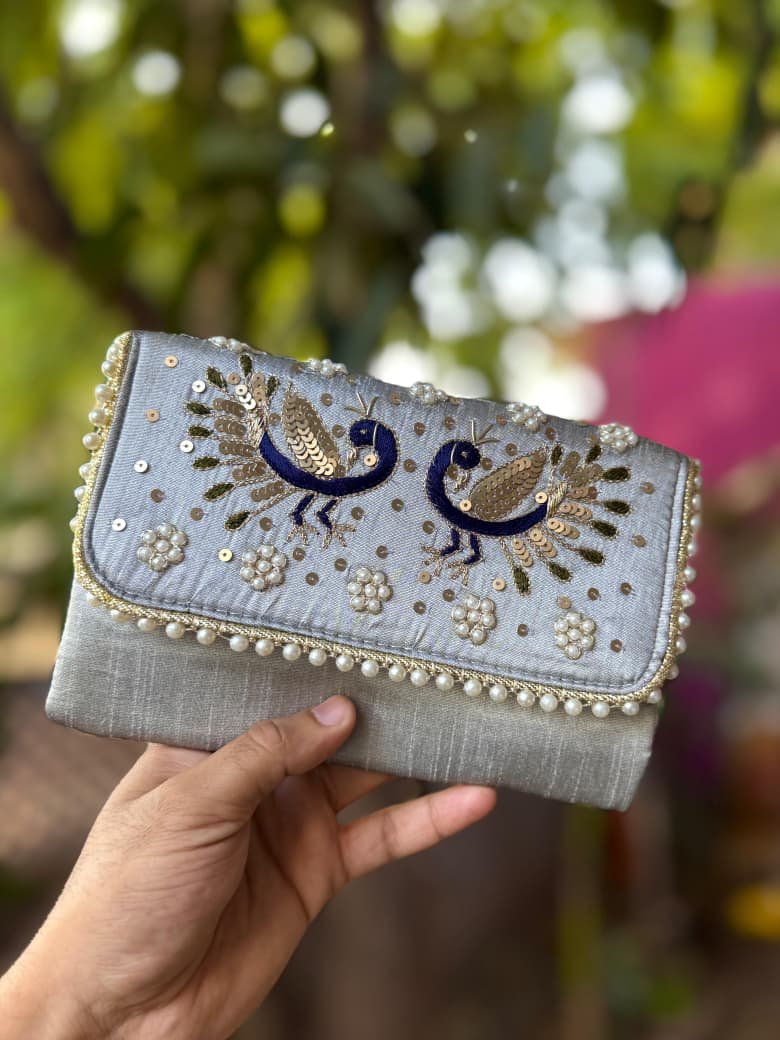 Peacock clutch and sling - Image 4